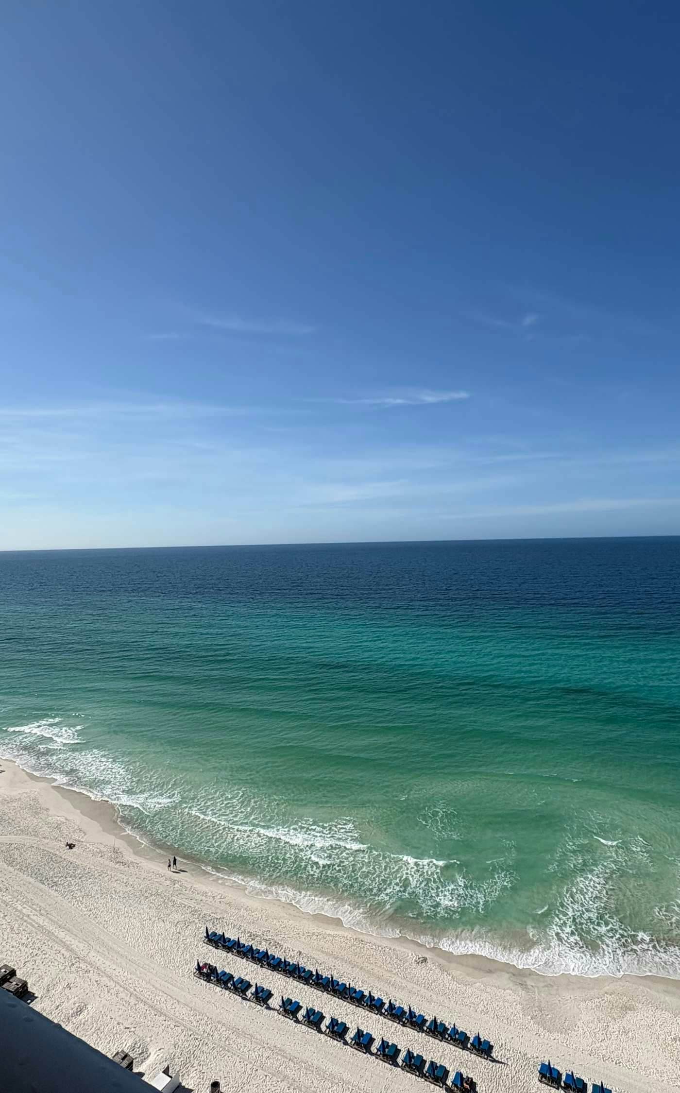 Coastal Beach Front with Pools, Beach access, Gym