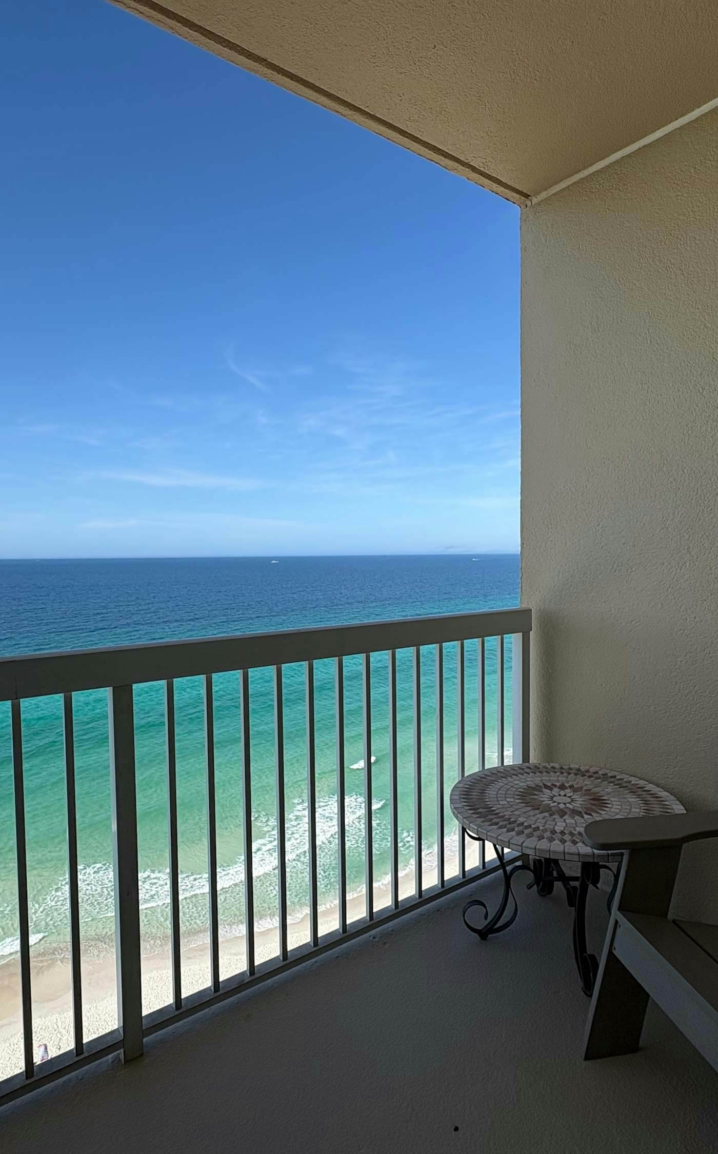 Coastal Beach Front with Pools, Beach access, Gym