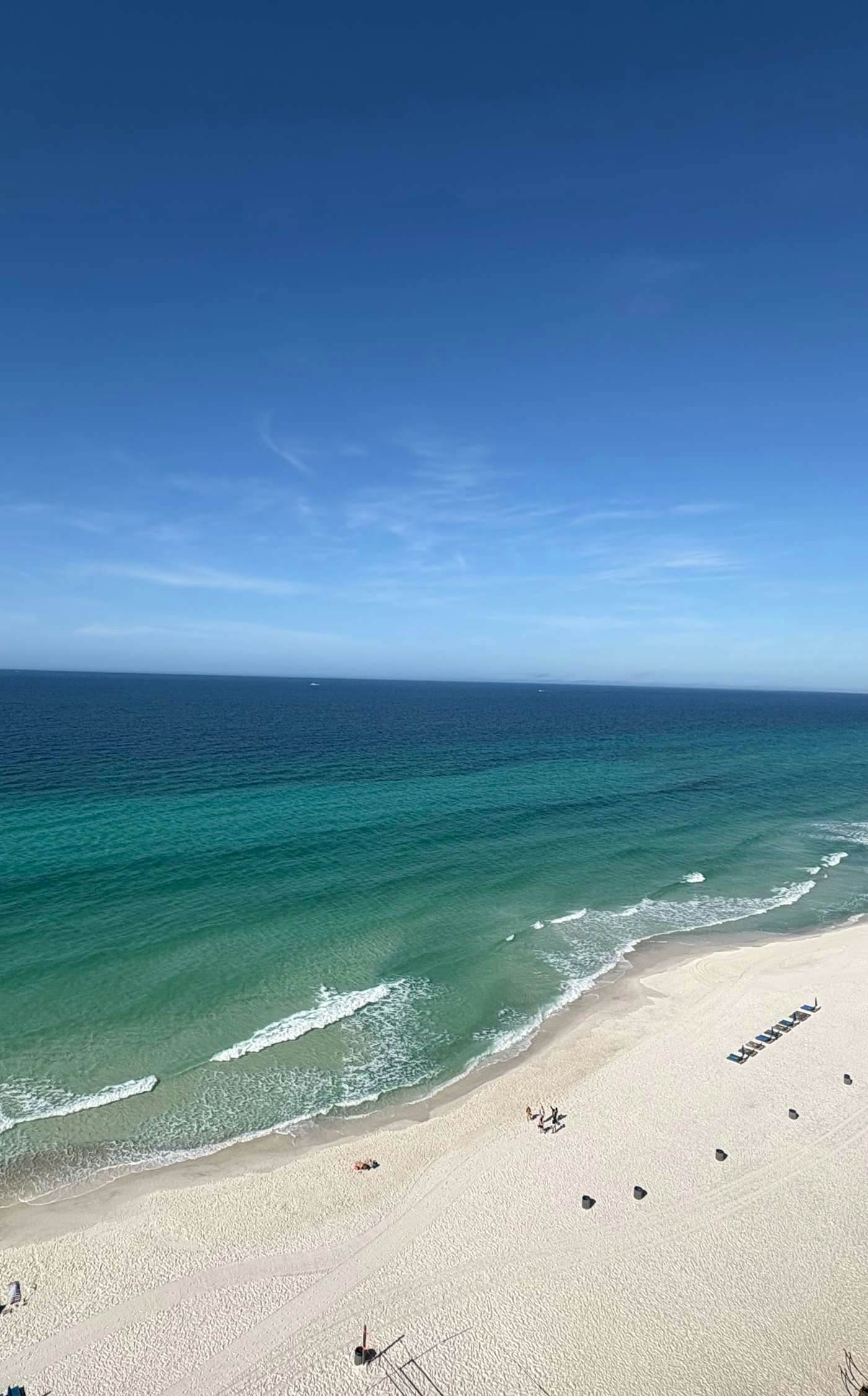 Coastal Beach Front with Pools, Beach access, Gym