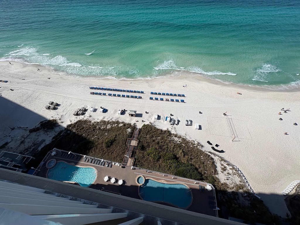 Coastal Beach Front with Pools, Beach access, Gym