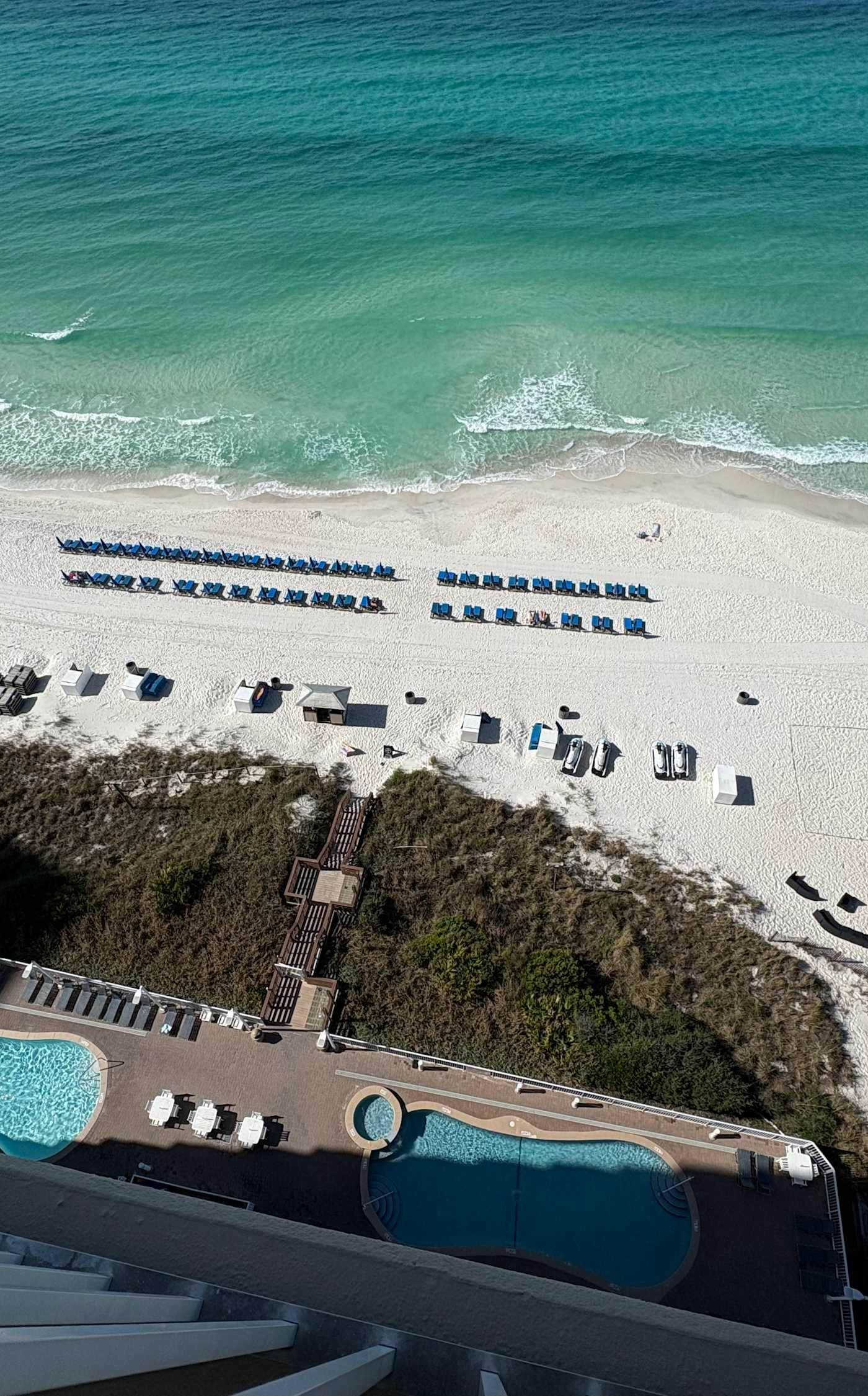 Coastal Beach Front with Pools, Beach access, Gym