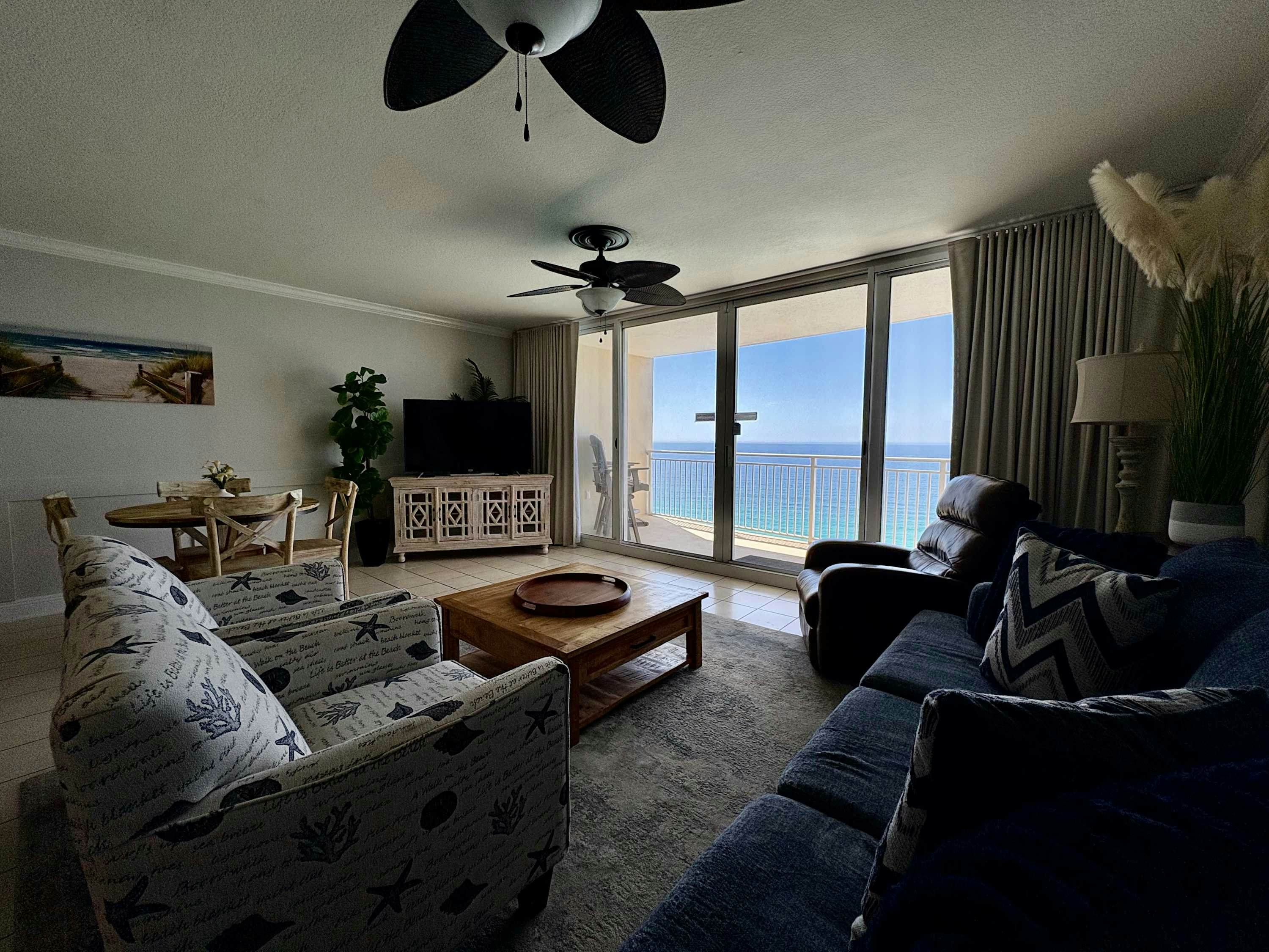 Oceanfront, 23rd floor Condo, Pools, Gym, Wifi