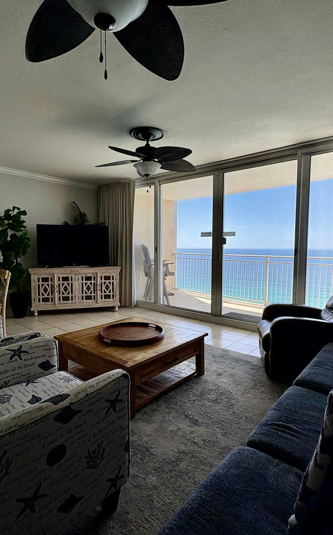 Oceanfront, 23rd floor Condo, Pools, Gym, Wifi