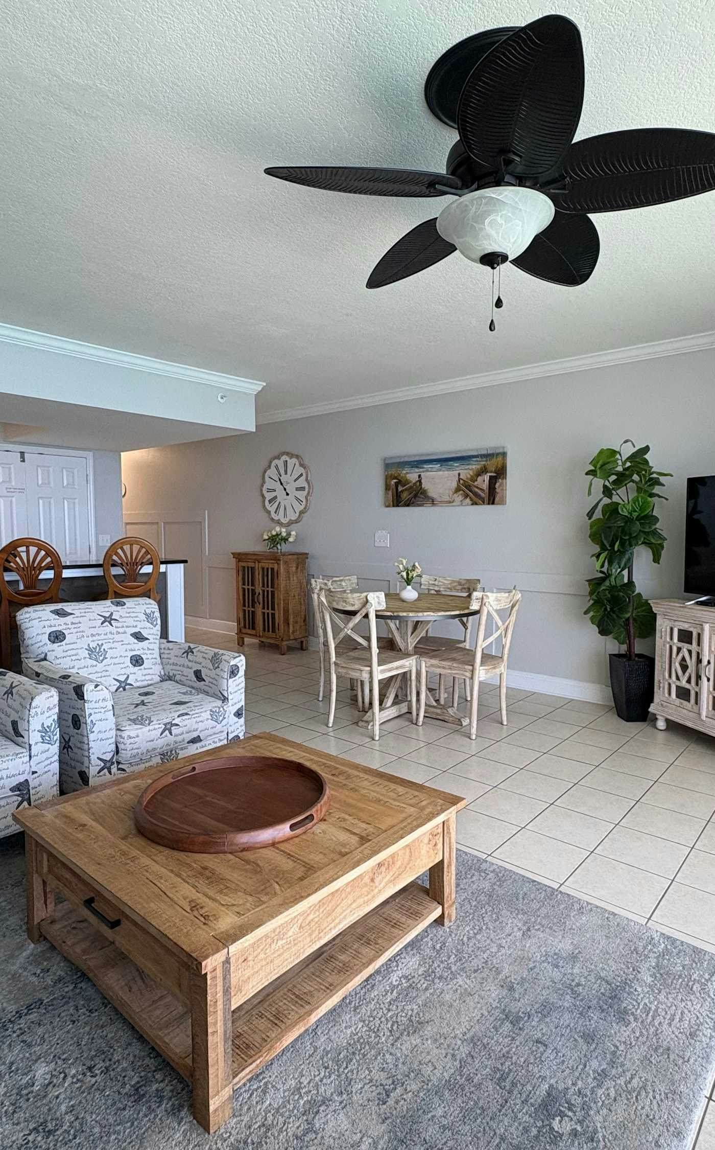 Oceanfront, 23rd floor Condo, Pools, Gym, Wifi