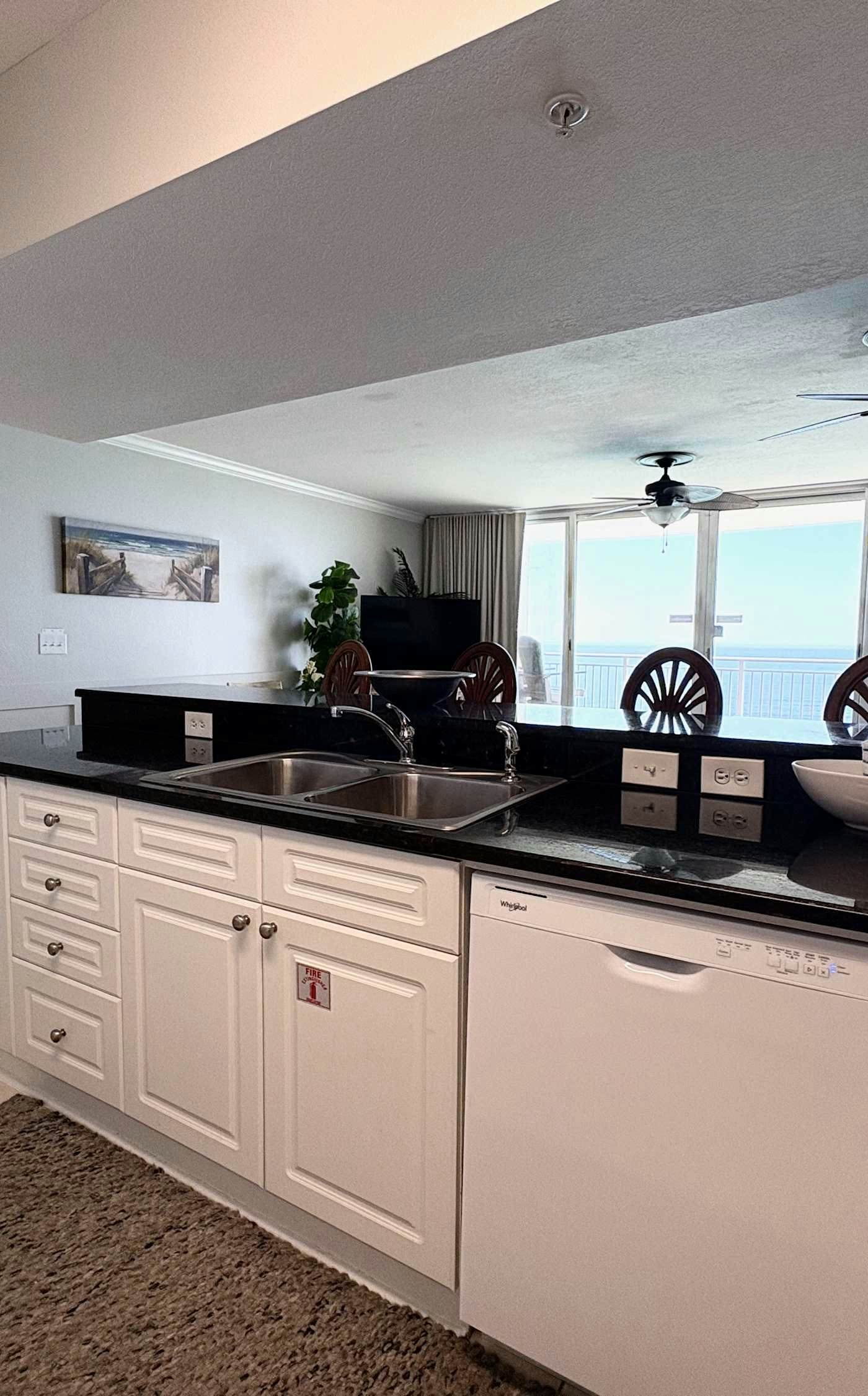 Oceanfront, 23rd floor Condo, Pools, Gym, Wifi