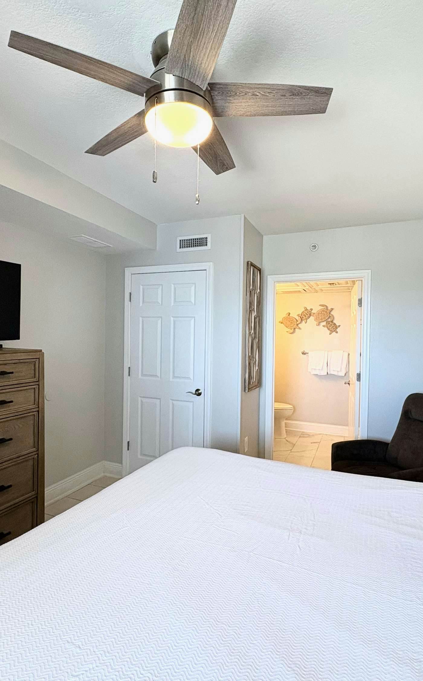 Oceanfront, 23rd floor Condo, Pools, Gym, Wifi