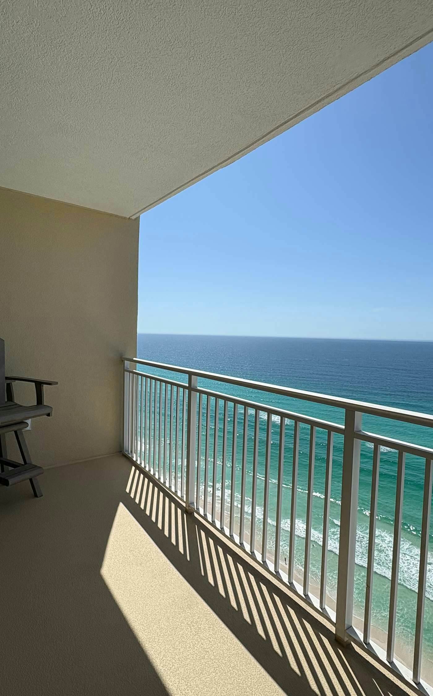 Oceanfront, 23rd floor Condo, Pools, Gym, Wifi