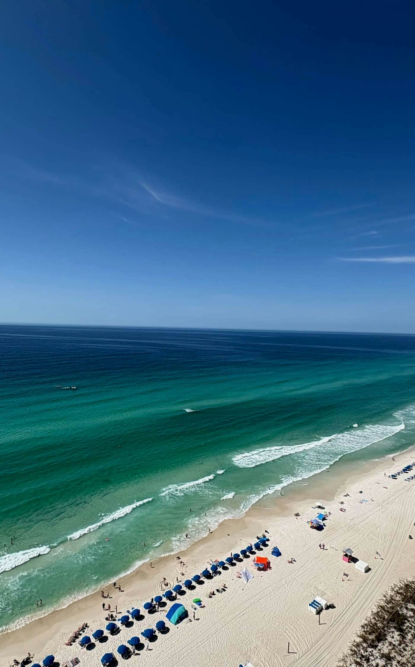 Oceanfront, 23rd floor Condo, Pools, Gym, Wifi