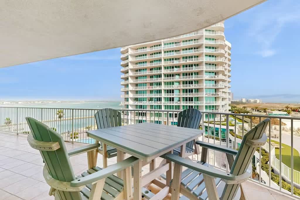 Waterside resort with lazy river, marina, pools and internet