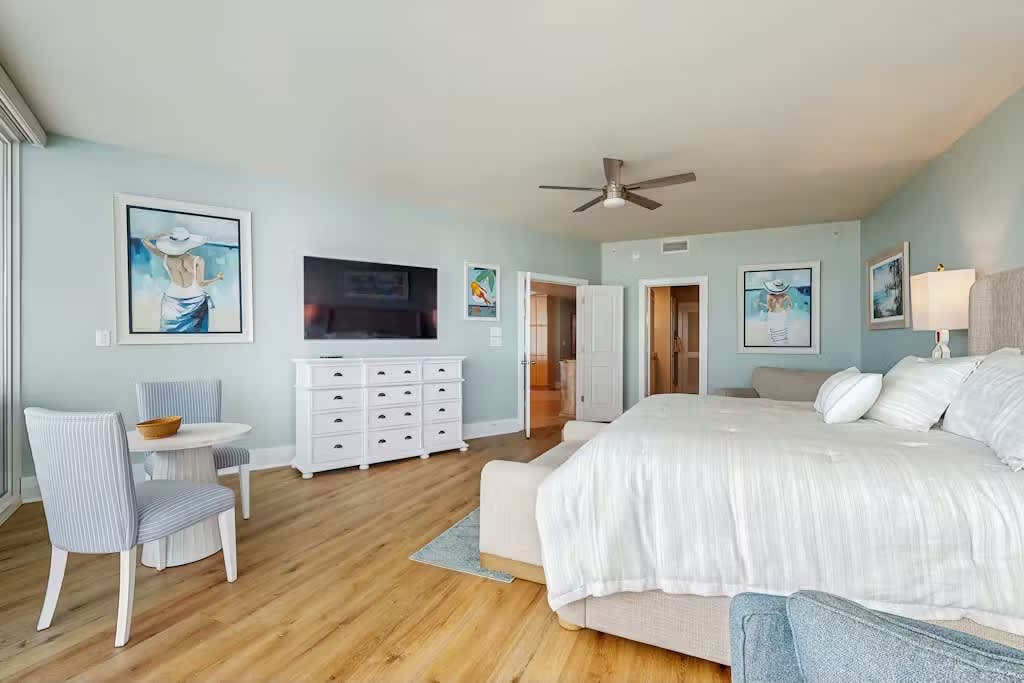 Waterside resort with lazy river, marina, pools and internet