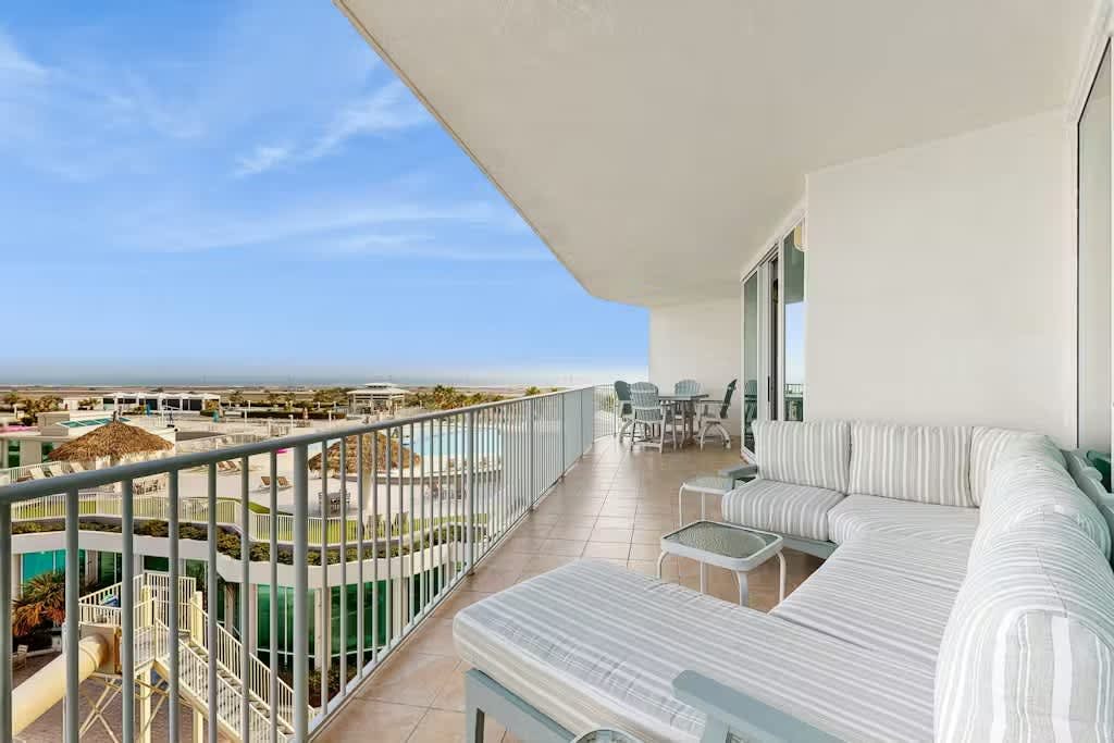 Waterside resort with lazy river, marina, pools and internet