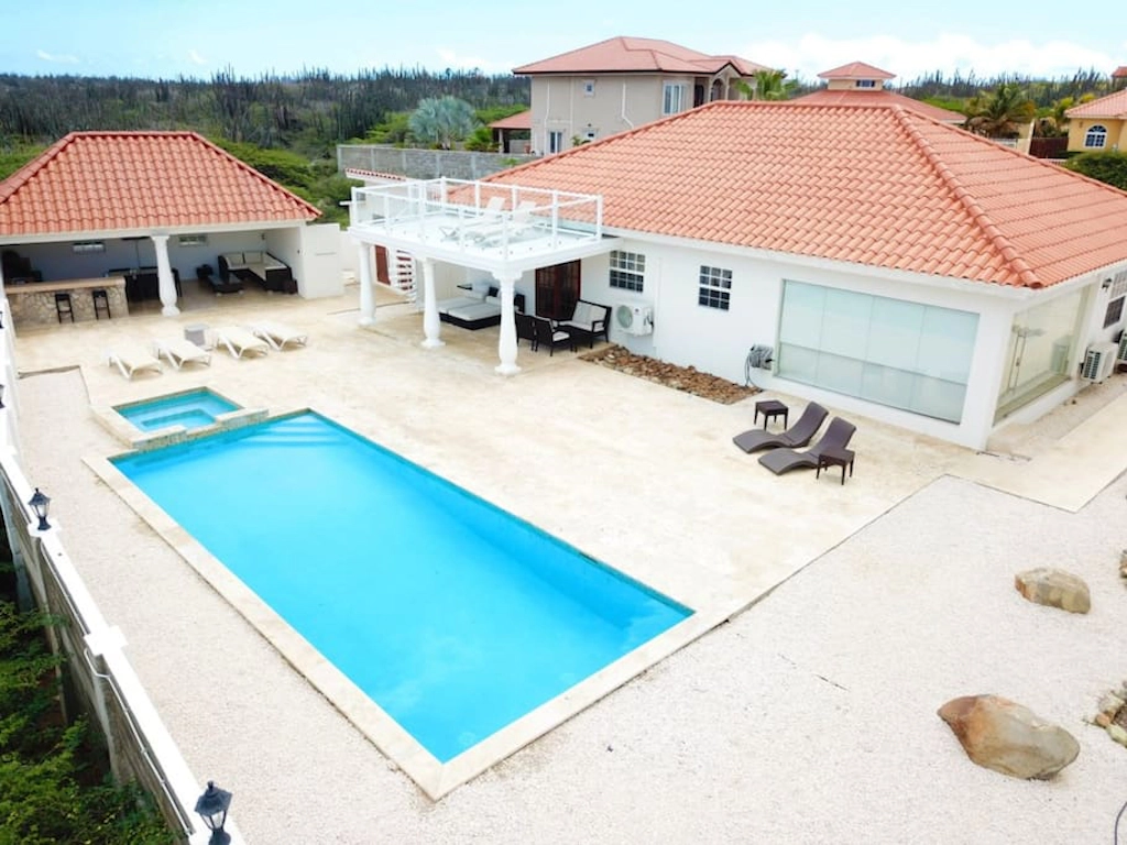 Jolie Villa
