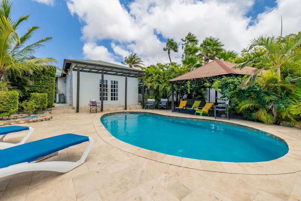 Parrot Villa