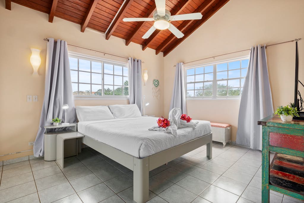 Spacious 5-Bedroom Villa with Pool & Mini Golf