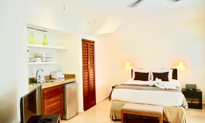 Beautiful Partial Ocean View studio. 106