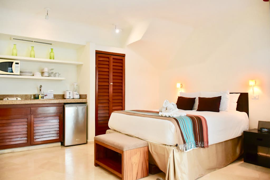 Beautiful Partial Ocean View studio. 106