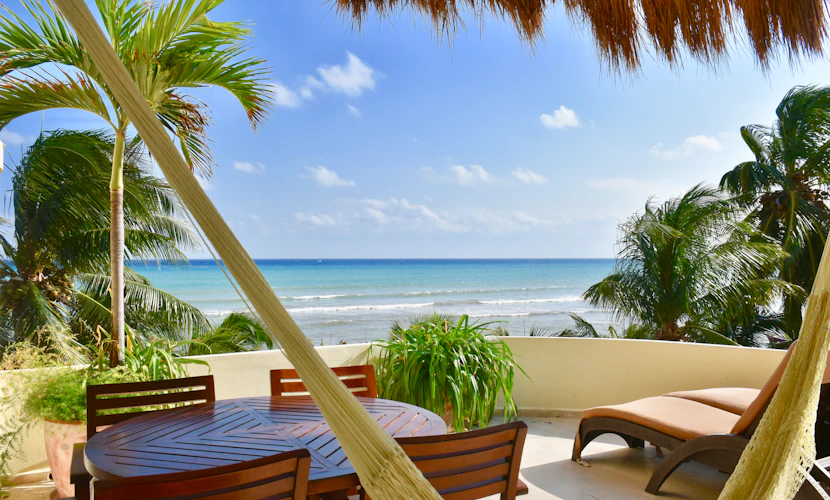 Ocean front suite. Playa Palms 301