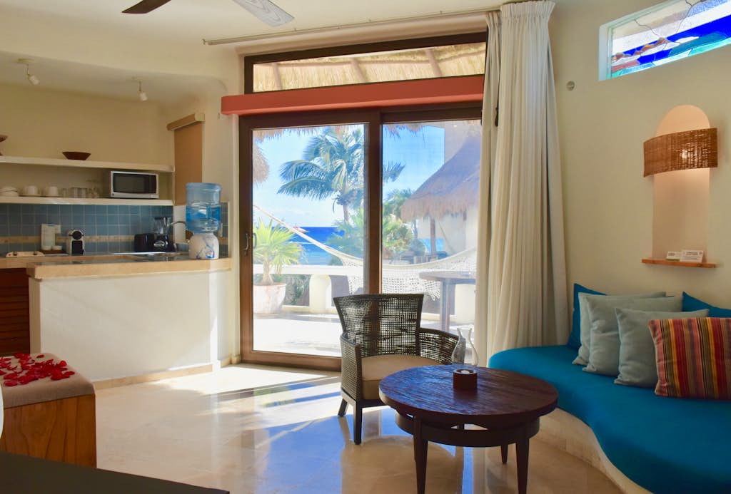 Amazing studio with ocean view in the heart of Playa del Carmen. 302