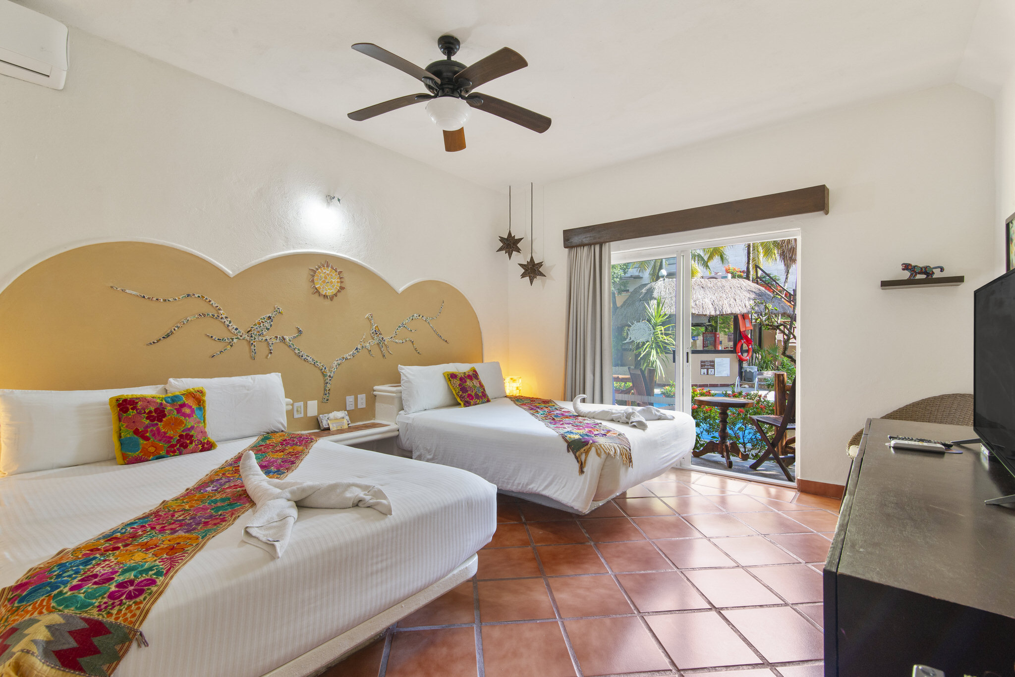 Riviera del Sol Amazing Double Queen Junior Suite 103