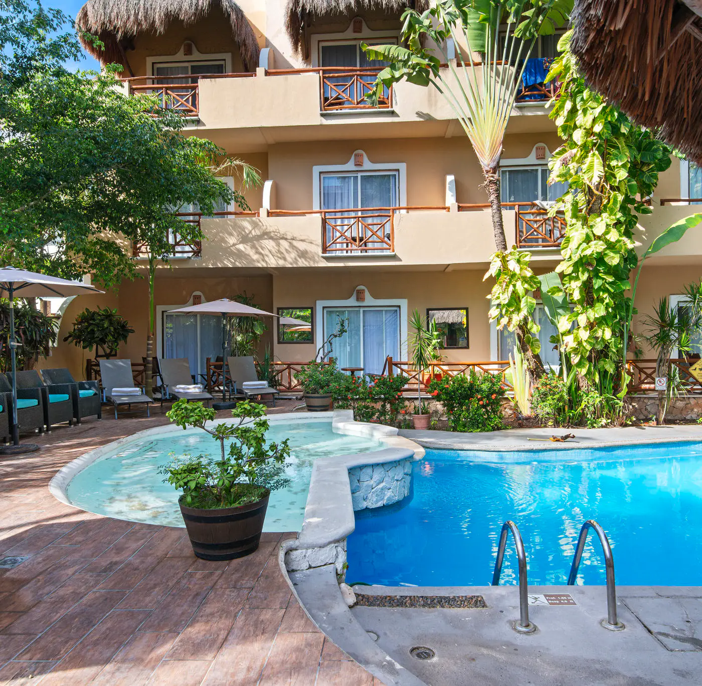 Riviera del Sol Double Queen Junior Suite, 103