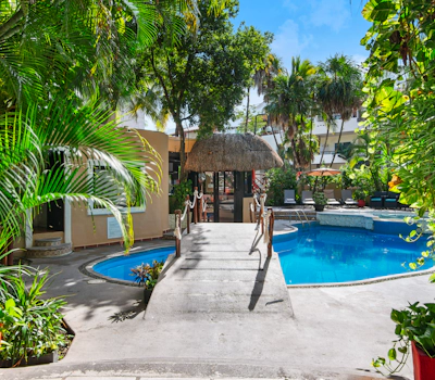 Riviera del Sol Double Queen Deluxe Suite, 202