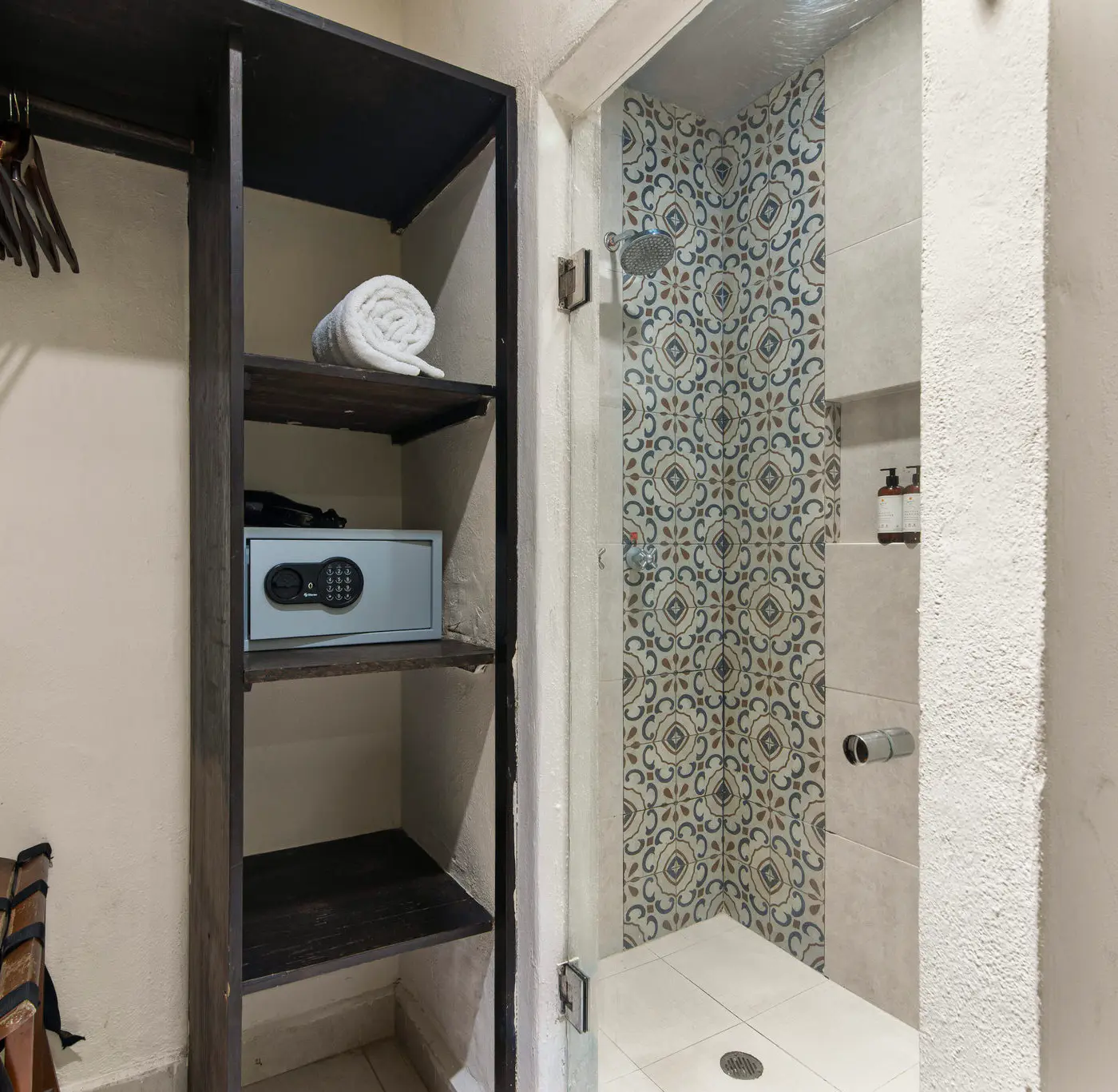 Riviera del Sol Double Queen Deluxe Suite, 203