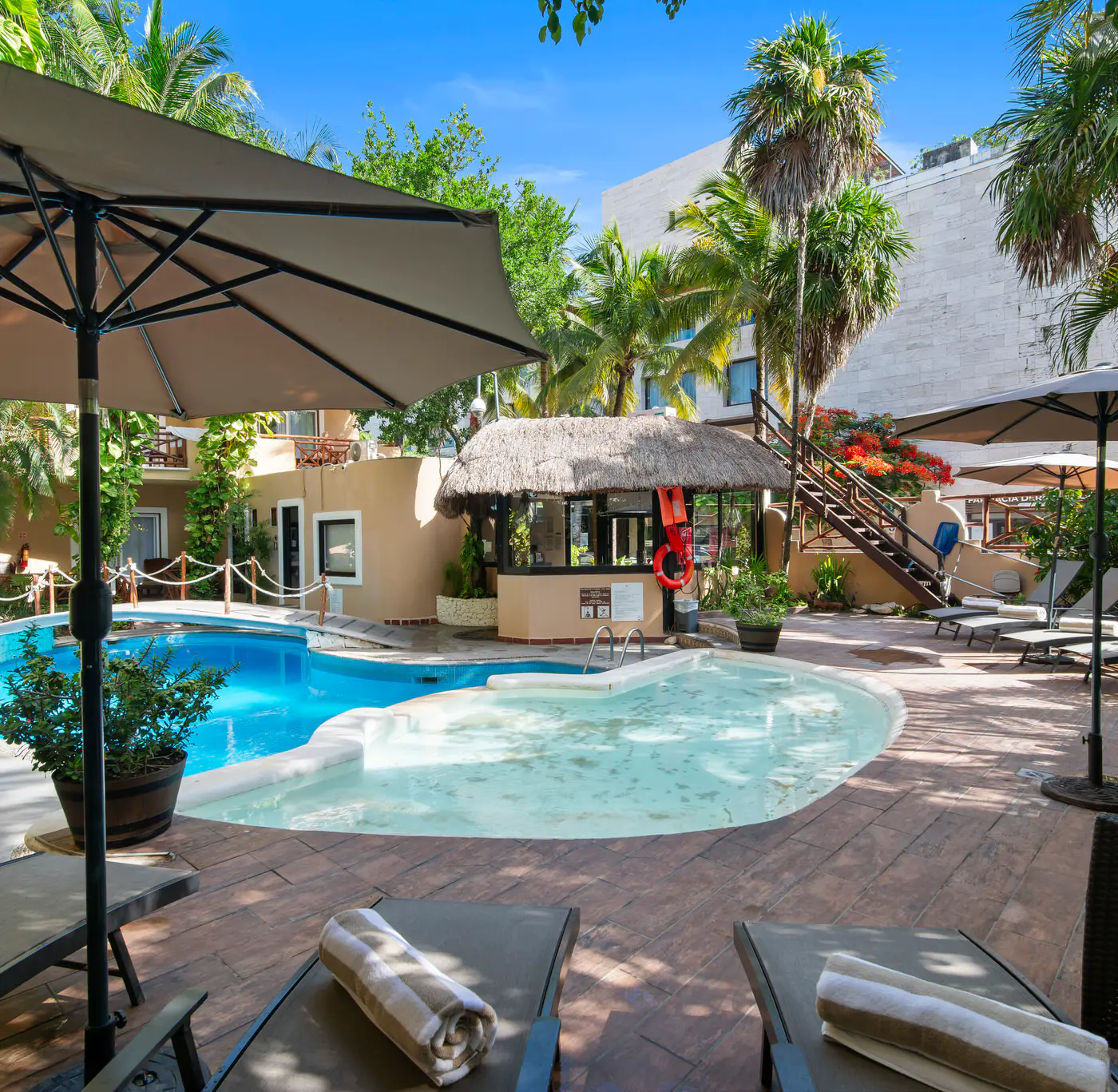 Riviera del Sol Double Queen Deluxe Suite, 203