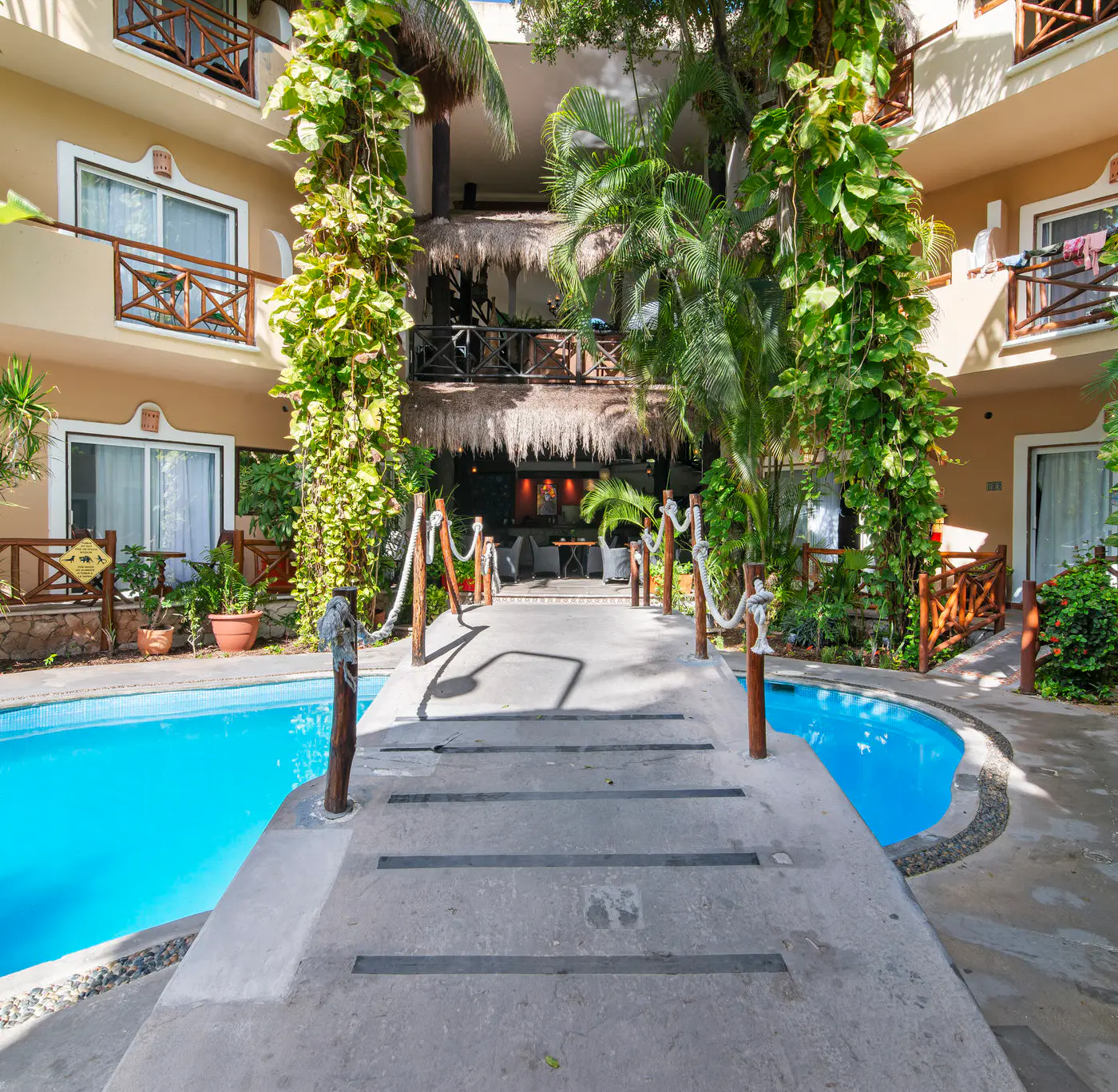 Riviera del Sol Double Queen Deluxe Suite, 203