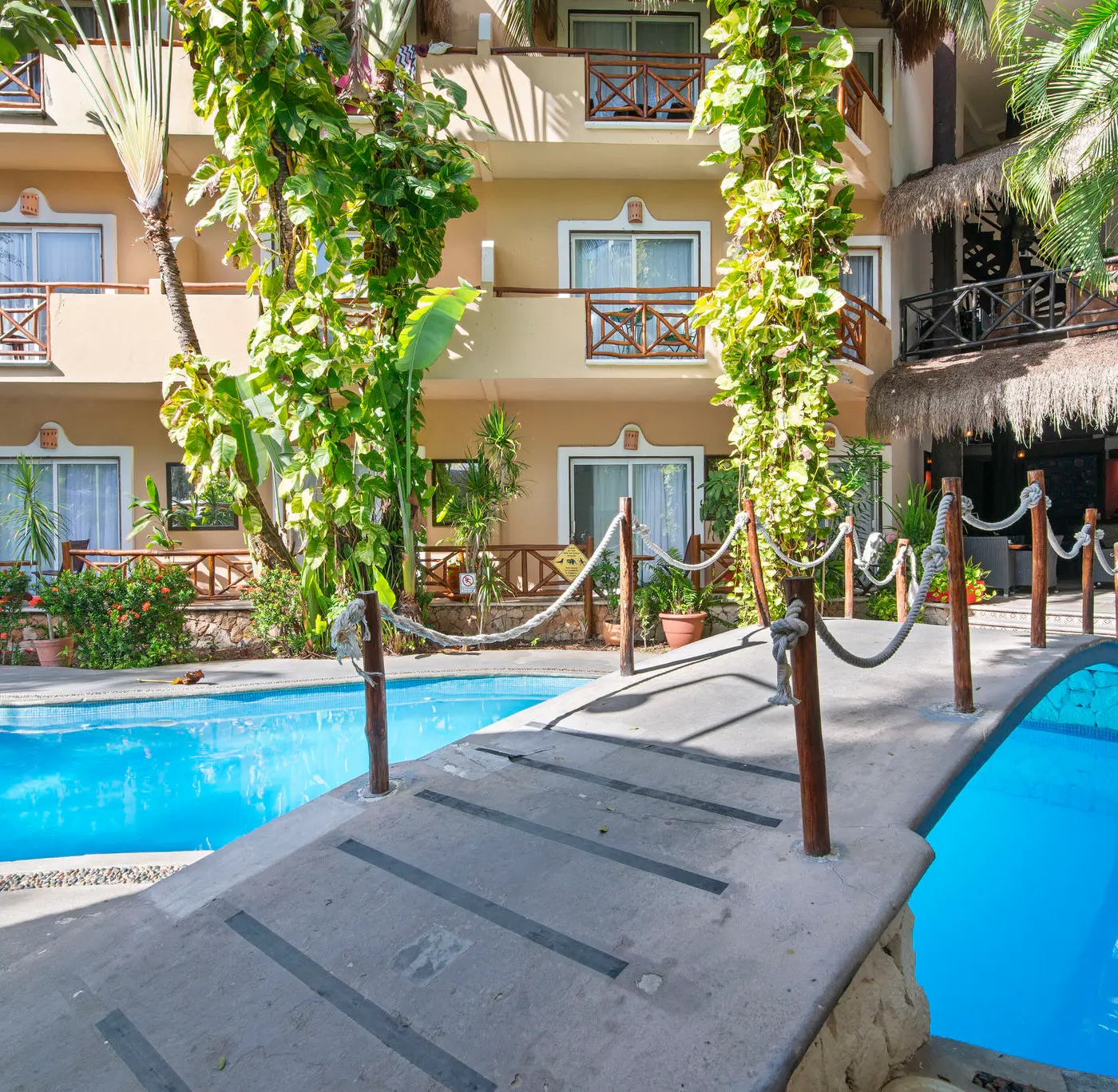 Riviera del Sol Double Queen Deluxe Suite, 203