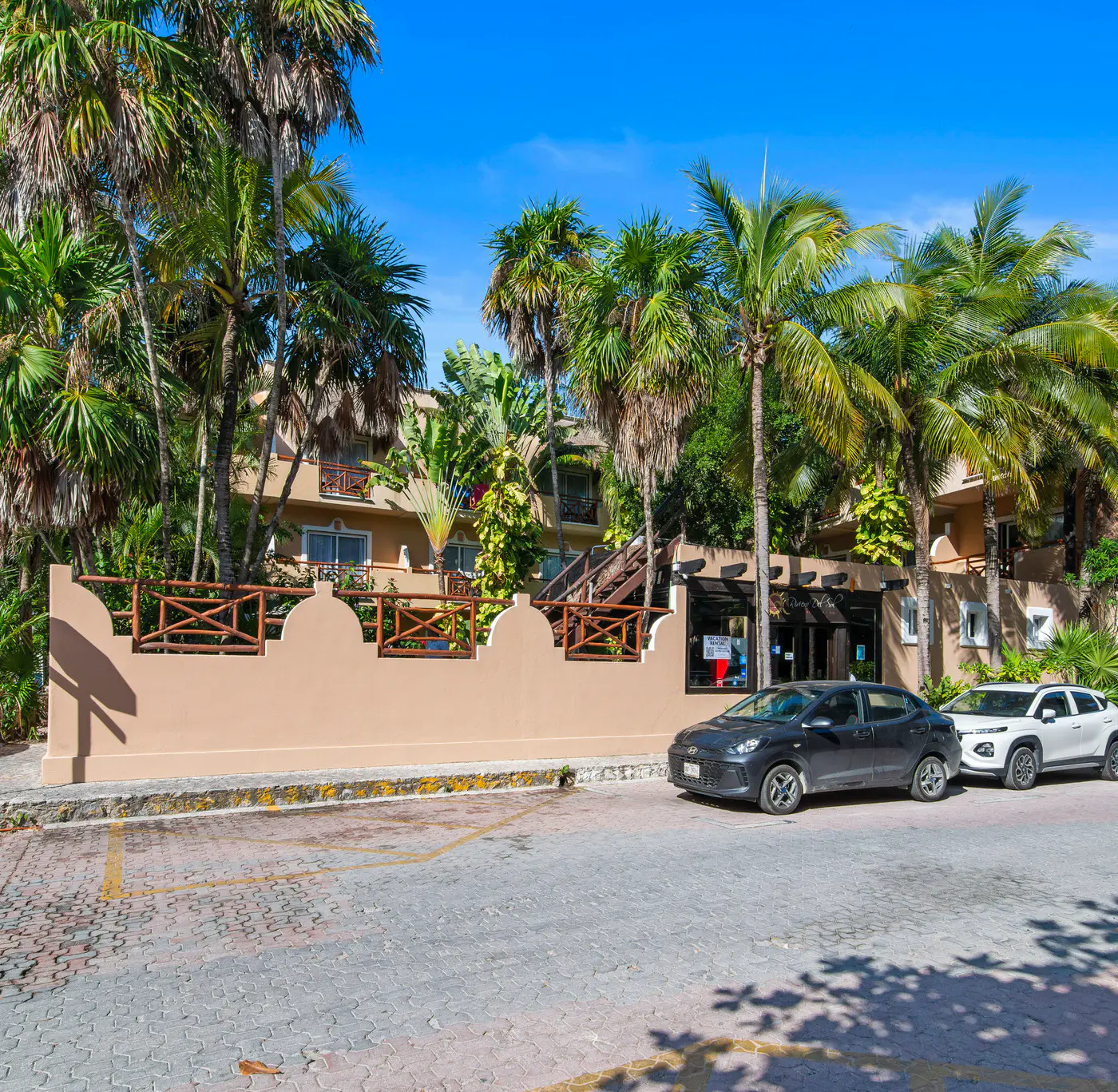Riviera del Sol Double Queen Deluxe Suite, 204