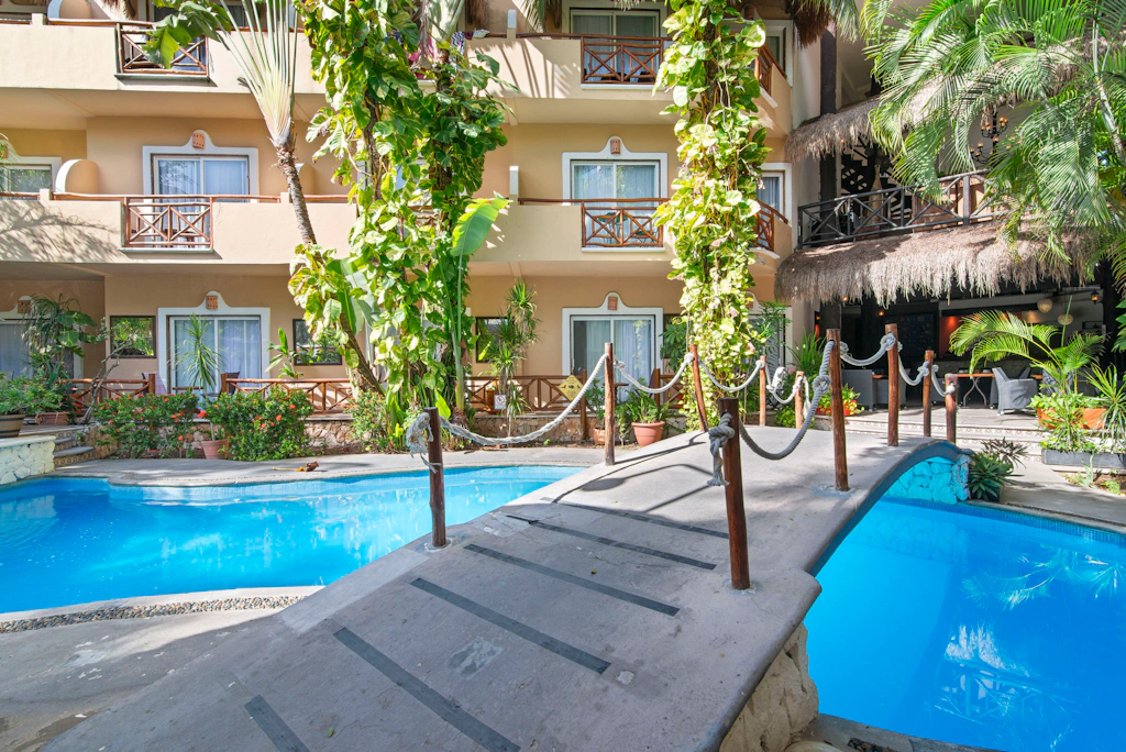 Riviera del Sol Double Queen Junior Suite, 302