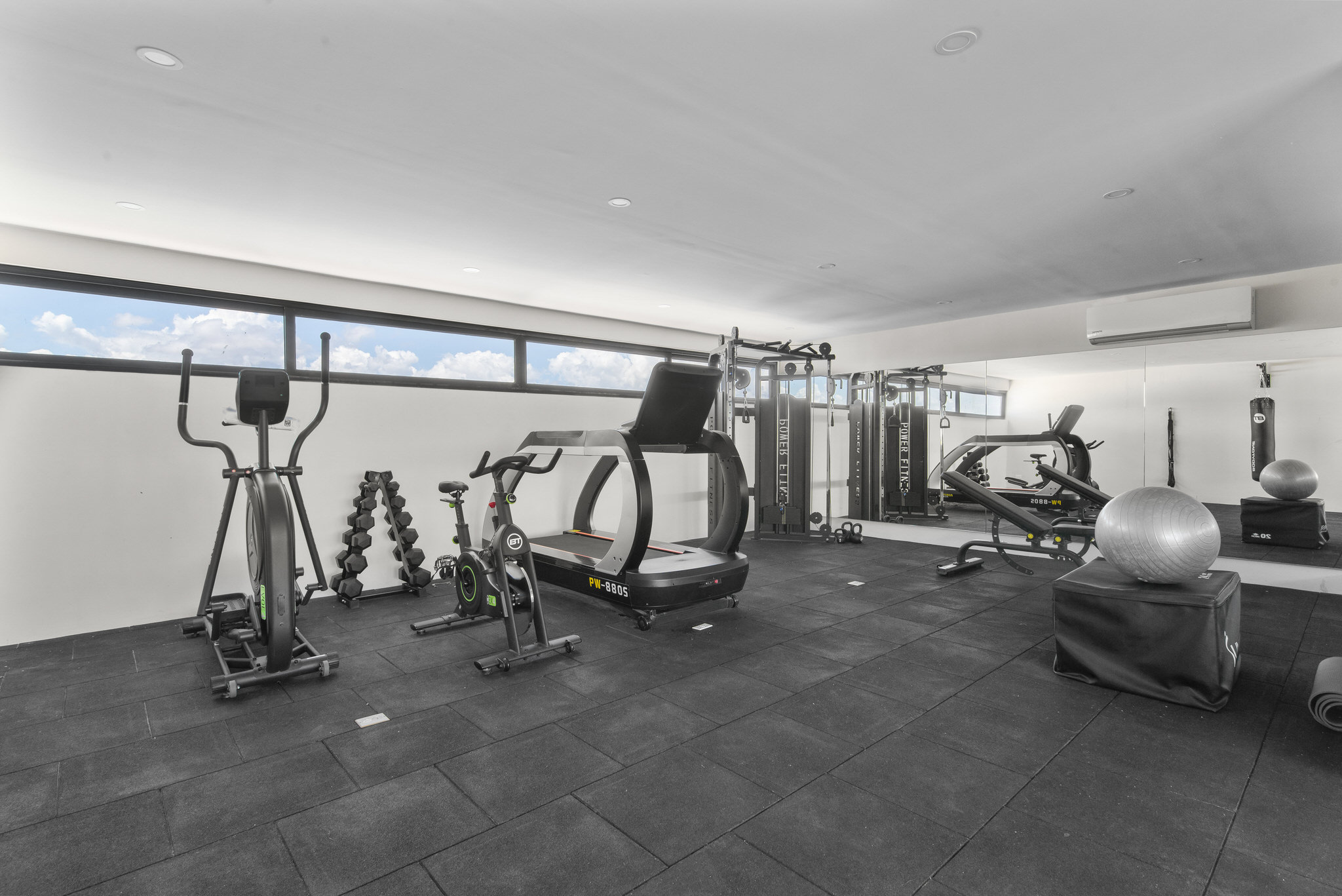 Ideal Location | Pool, Rooftop, Coworking & Gym | Casago