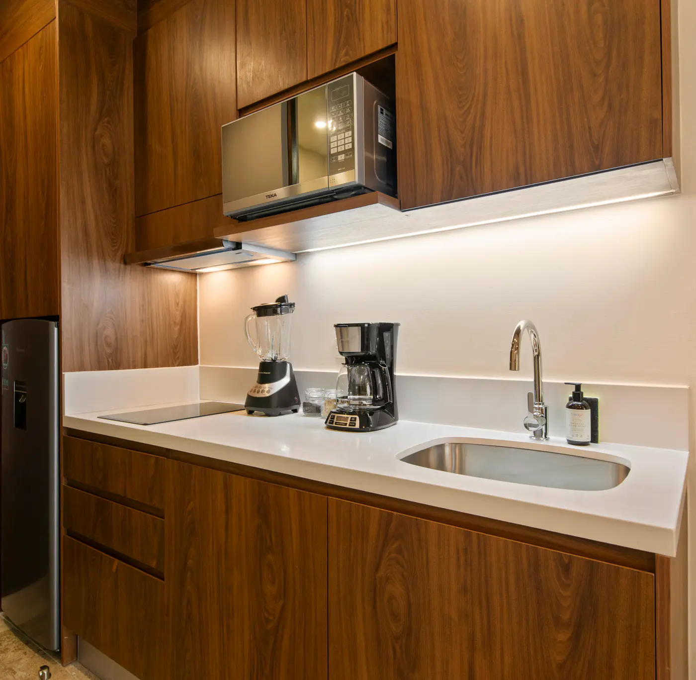 Paravian Paravian A302