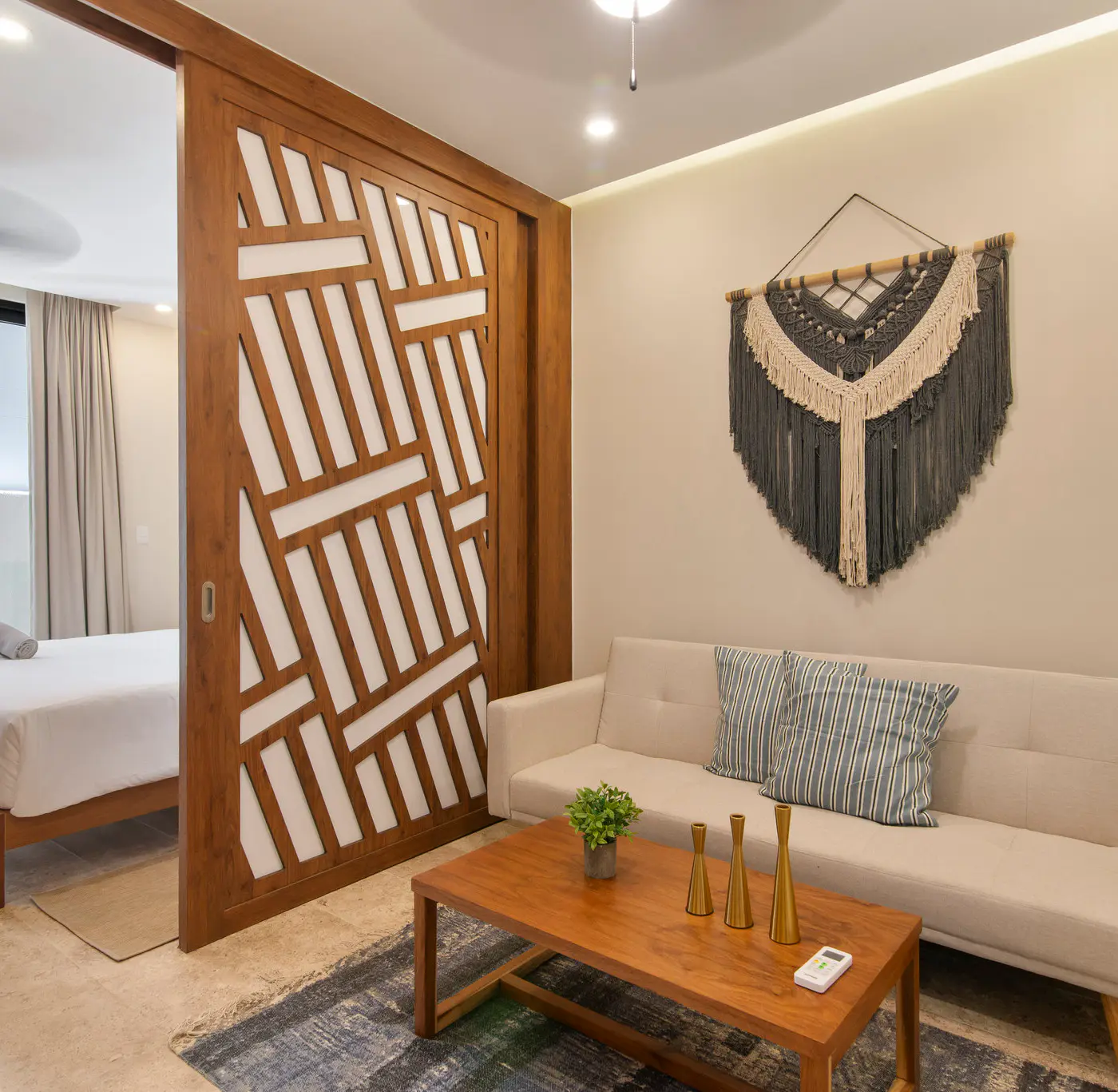 Paravian Paravian A302