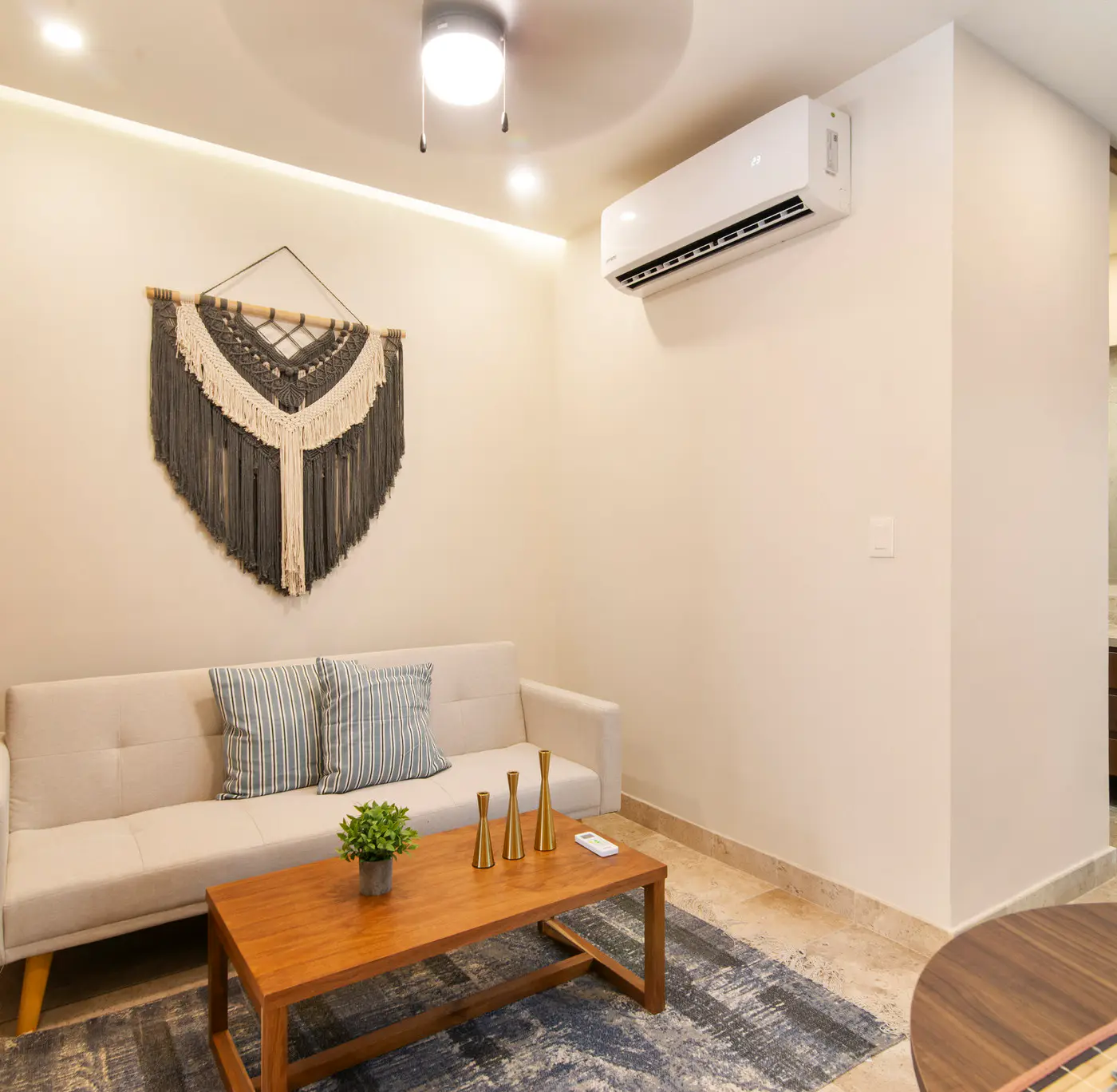 Paravian Paravian A302