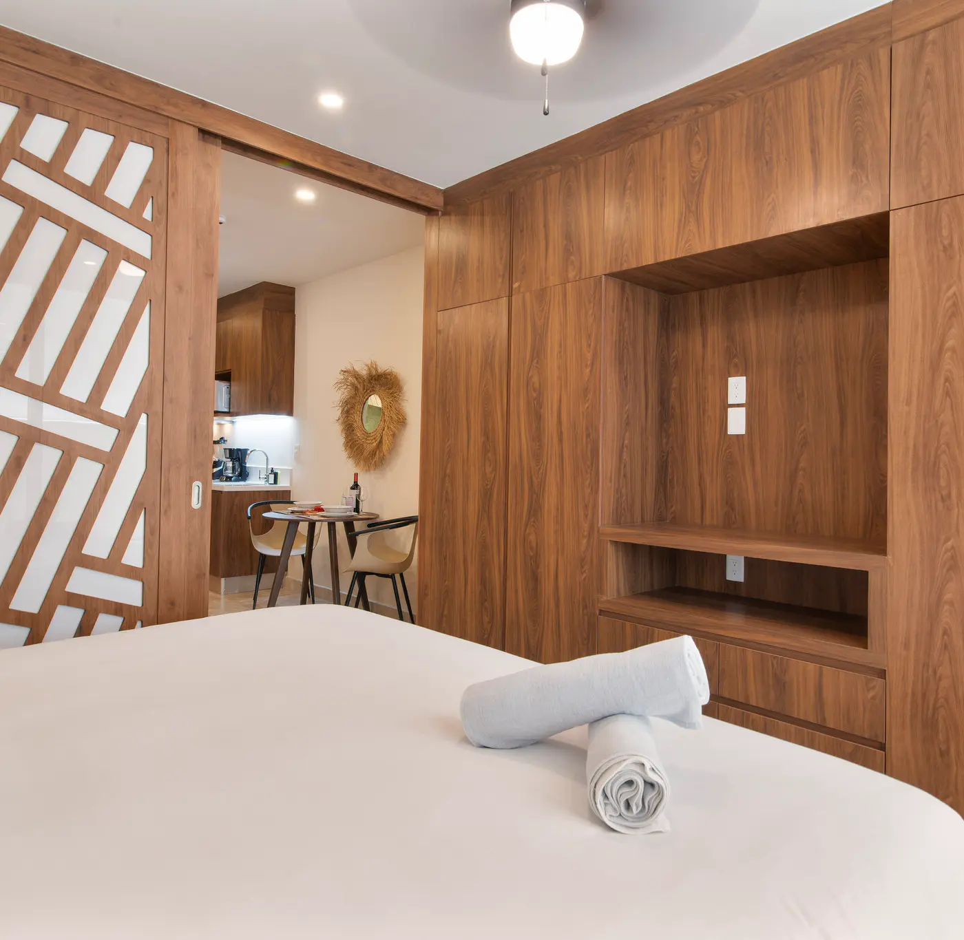 Paravian Paravian A302