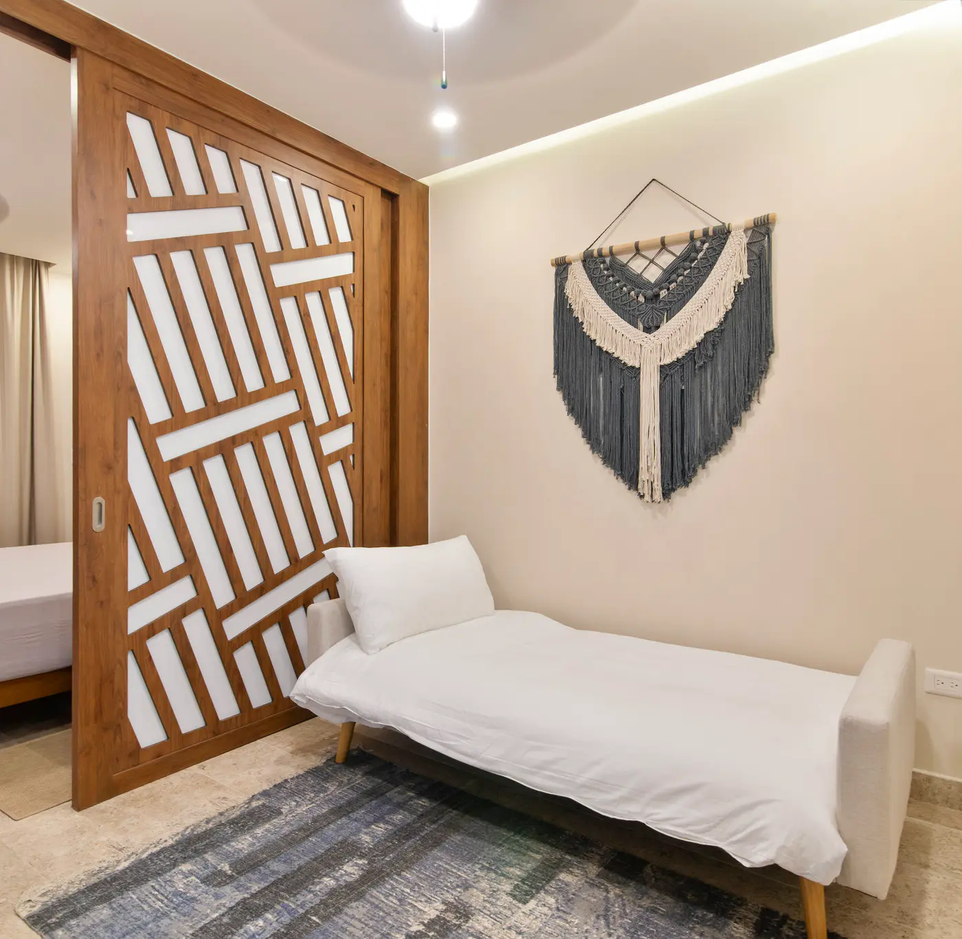 Paravian Paravian A302