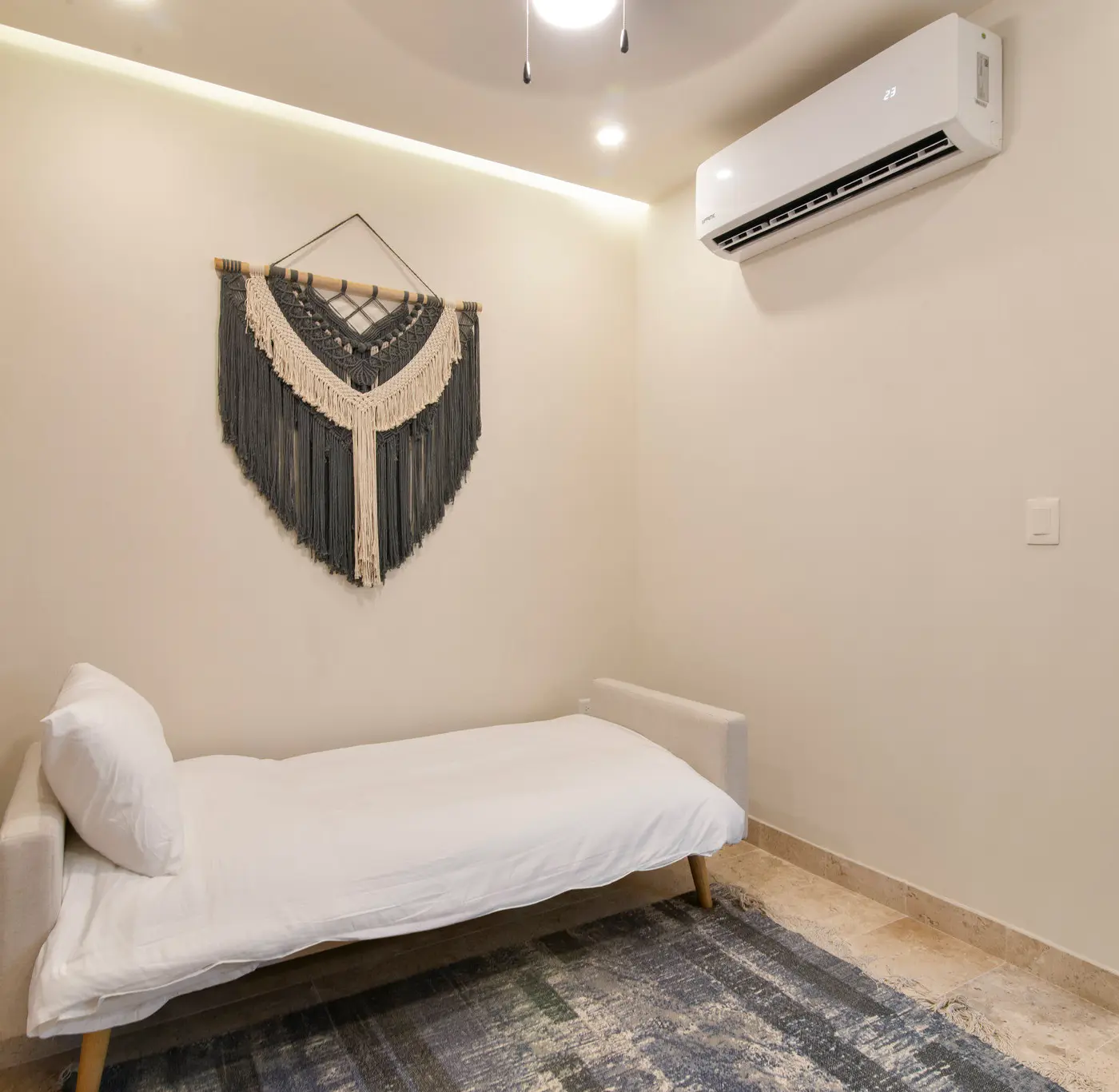 Paravian Paravian A302