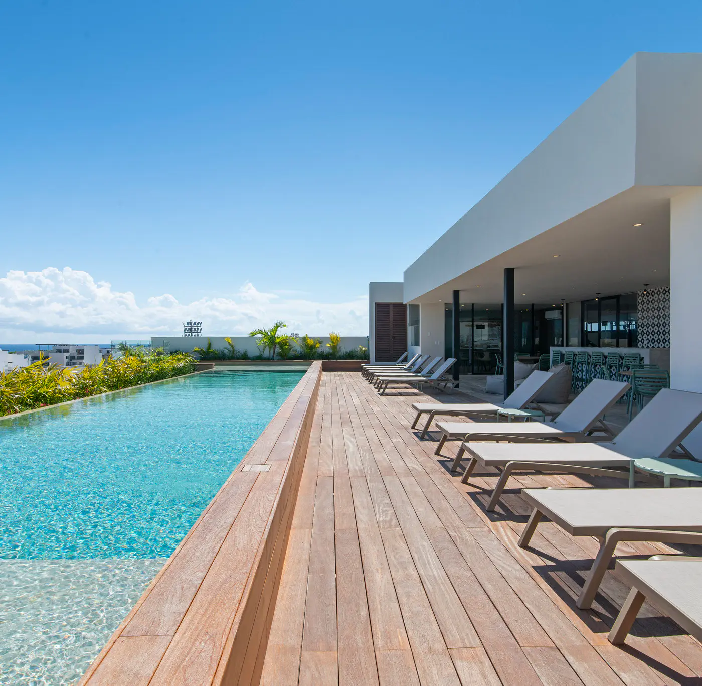 Paravian Paravian A302