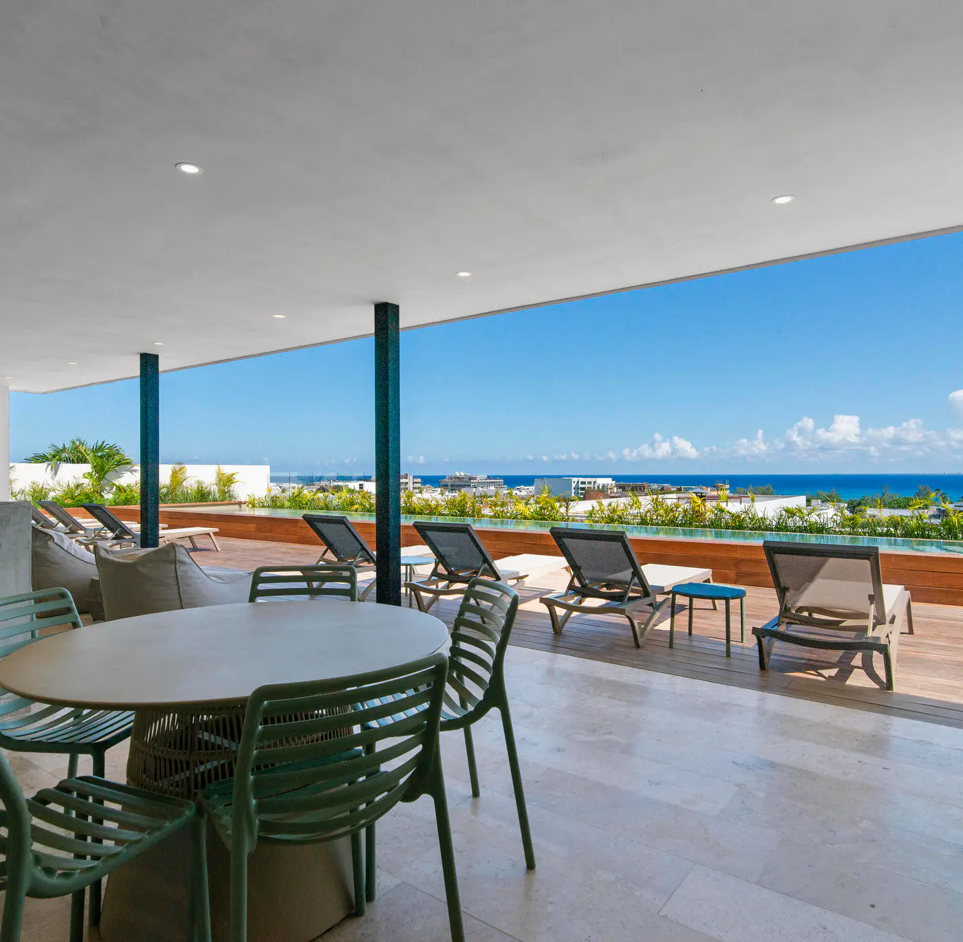 Paravian Paravian A302