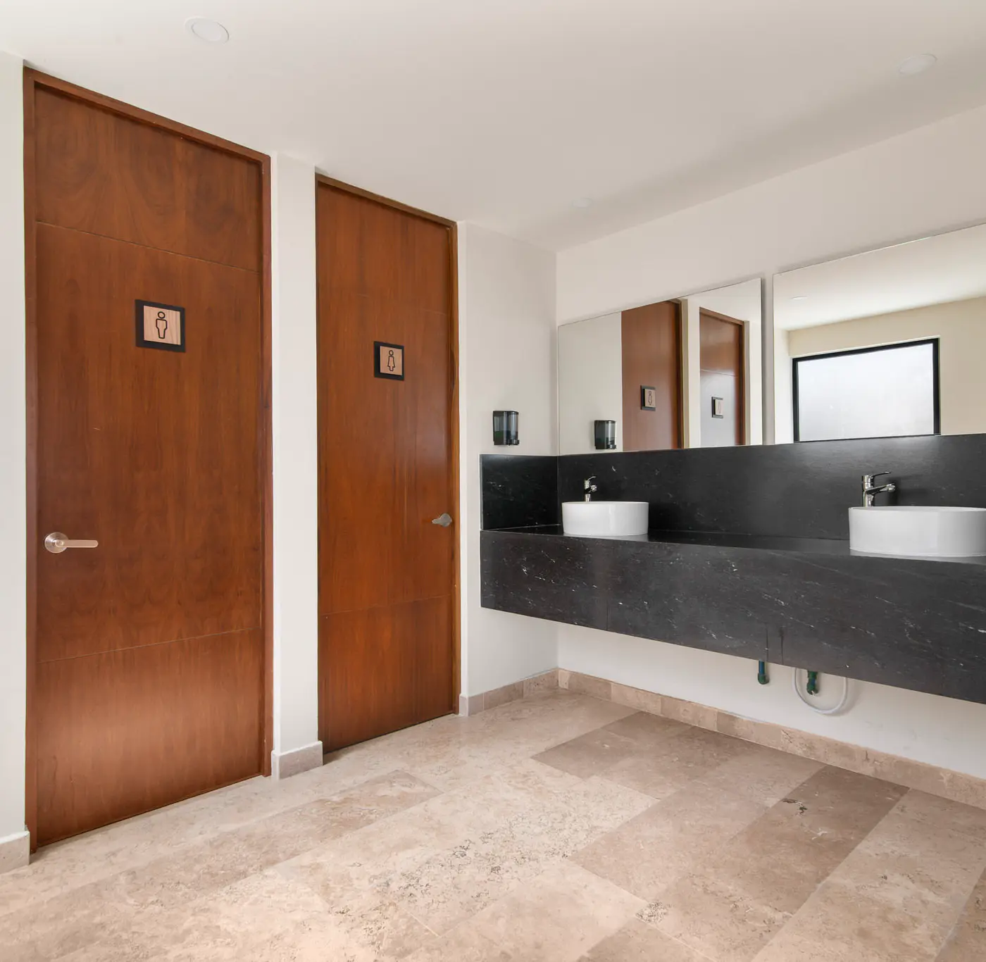 Paravian Paravian A302