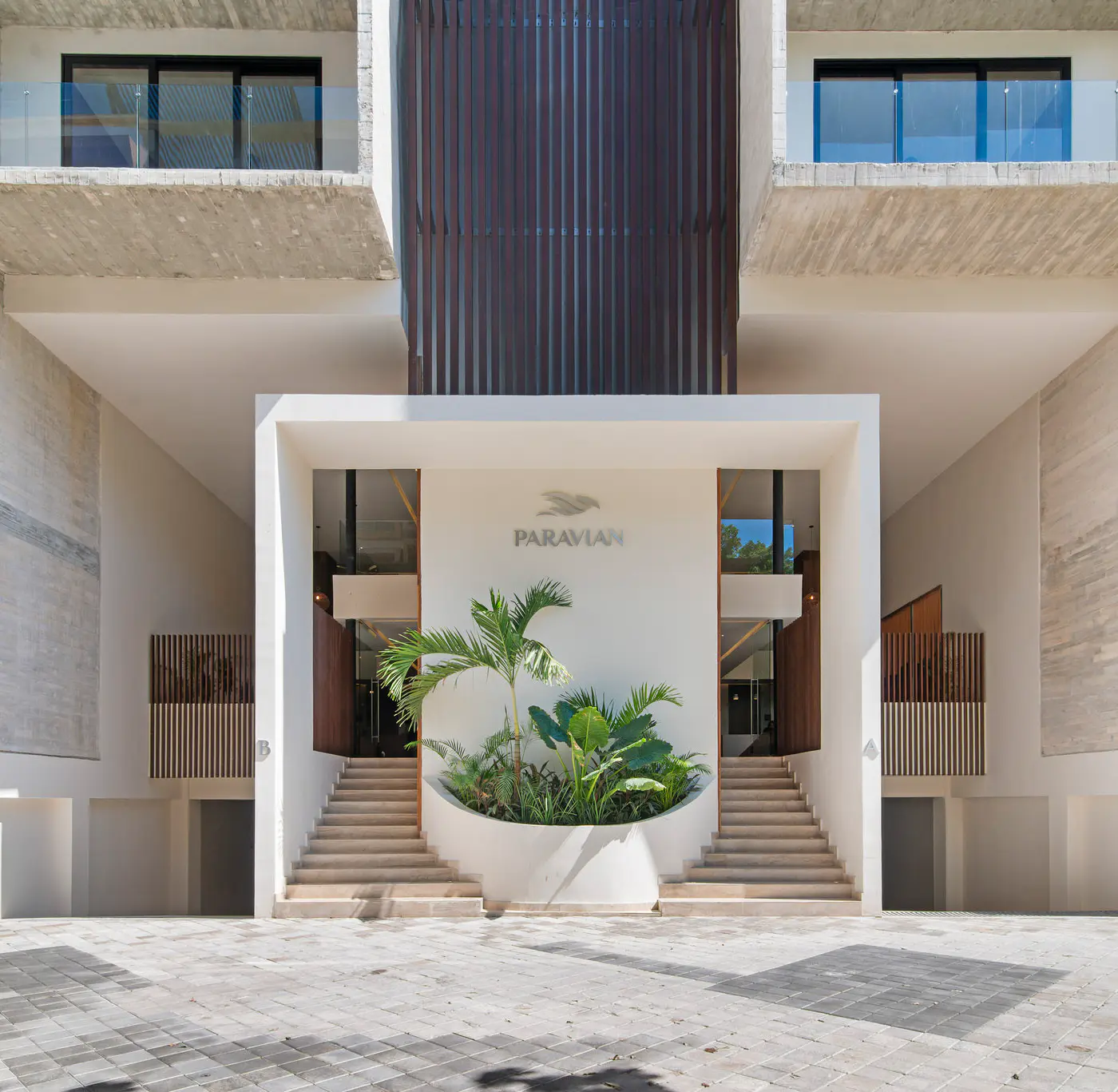 Paravian Paravian A302