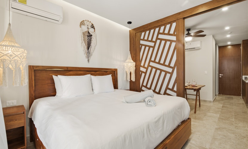Studio Near Beach & Supermarket | King Bed | Casago