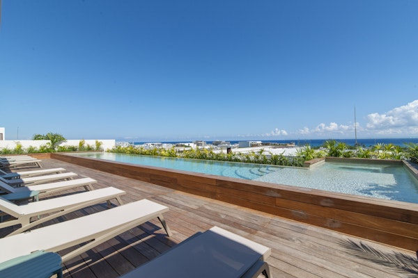 Studio Near Beach & Supermarket | King Bed | Casago