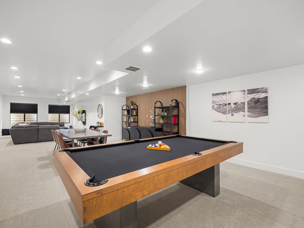 2-Home Retreat, 7br 5.5ba, 2 Hot Tubs, Sleeps 18+