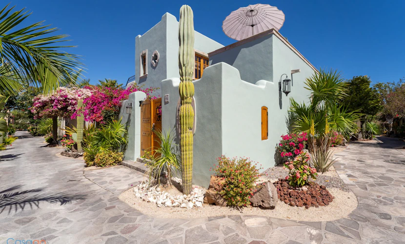 Discover this charming 2-bedroom home located in Founders area!