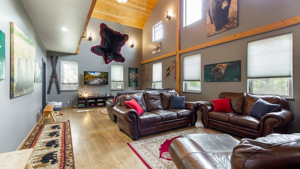 Pet Friendly Home! Bear Den Bundle-12Br-10Ba-Sleeps 42-BBQ-FirePit-Hot tub-20m 2 YNP-Mountainviews
