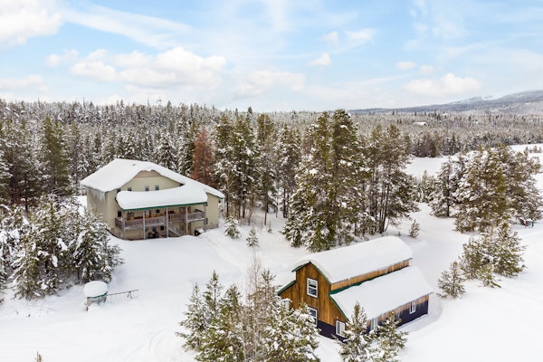 Pet Friendly Home! Bear Den Bundle-12Br-10Ba-Sleeps 42-BBQ-FirePit-Hot tub-20m 2 YNP-Mountainviews