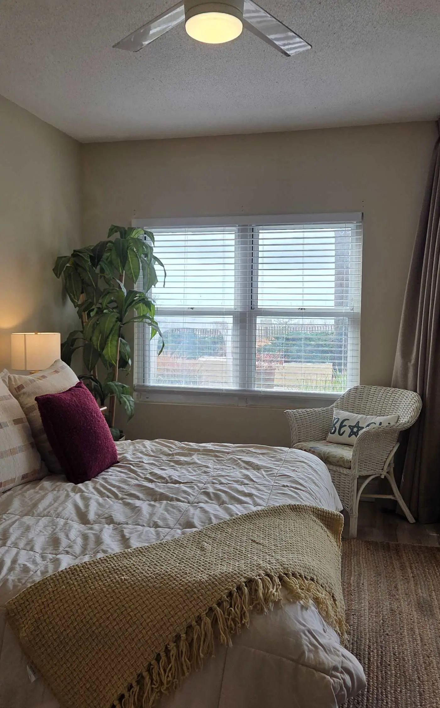 Gulf Front condo with Beach access and shared Pool