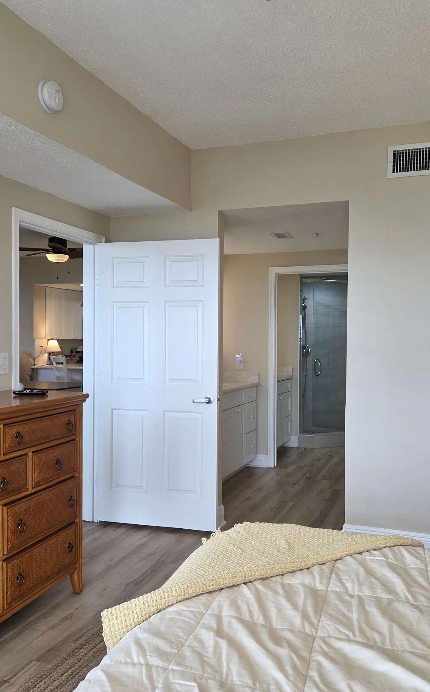 Gulf Front condo with Beach access and shared Pool